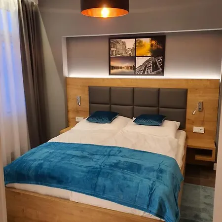 Polonia Apartment *
